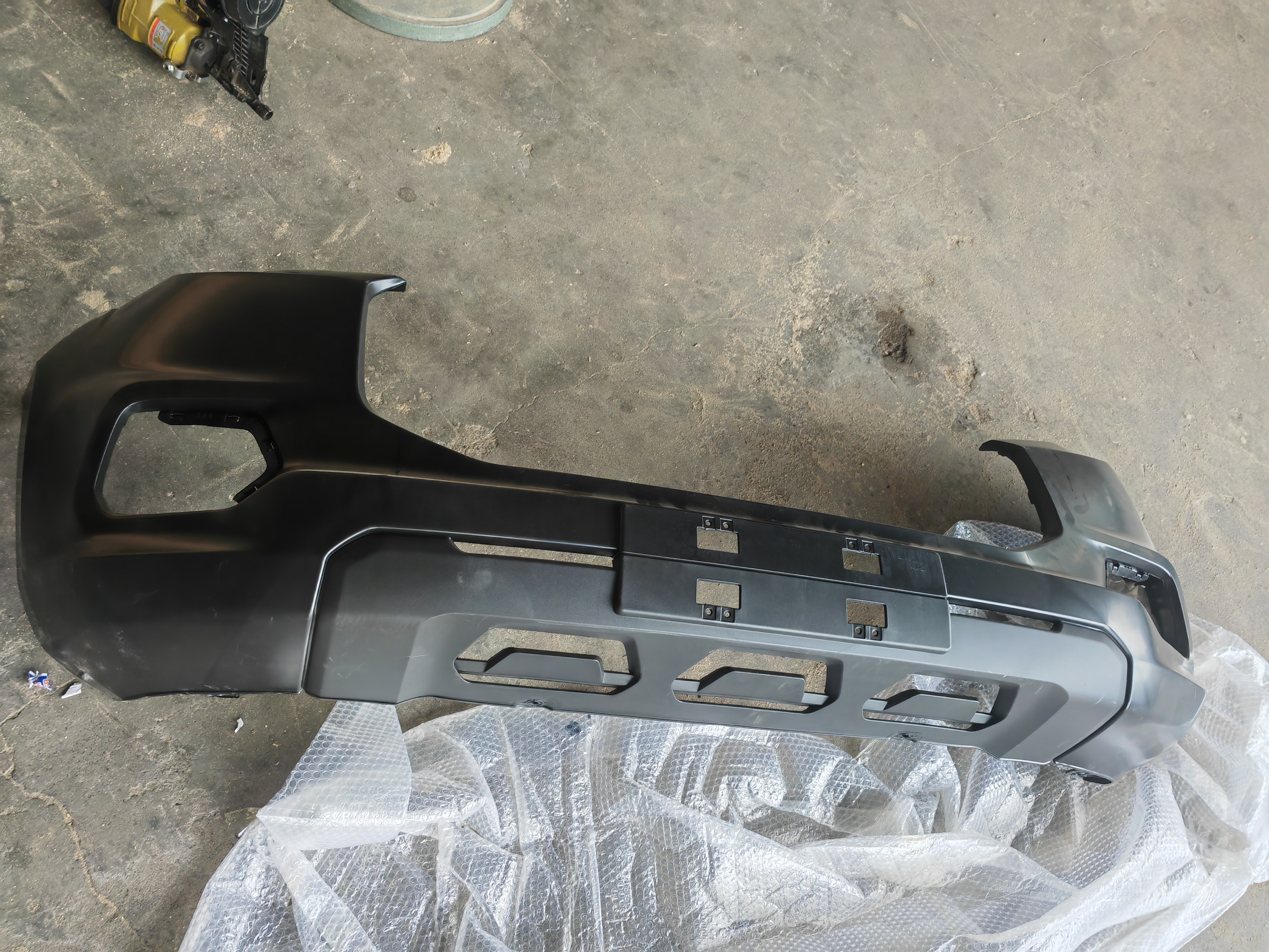 Zibo Baiwang Machinery Equipment Co., Ltd. Успешно экспортирует Yuhu 7 Авто -детали в Афганистан, укрепление »».